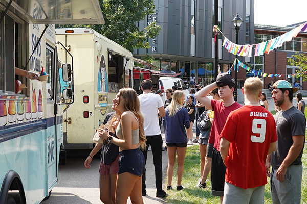 Students crowd around food trucks 