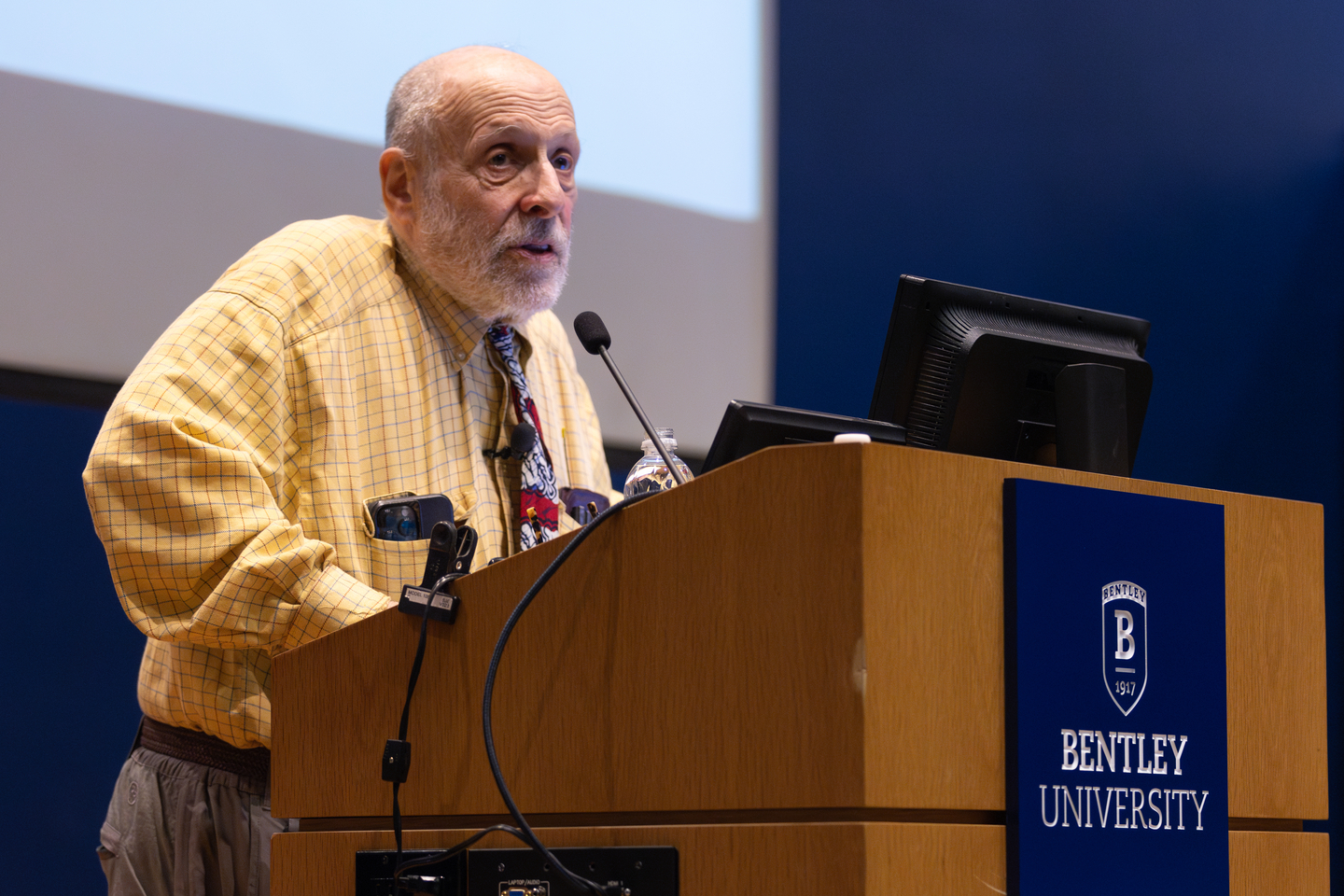 Harvey Silverglate addressing Bentley community free speech discussion