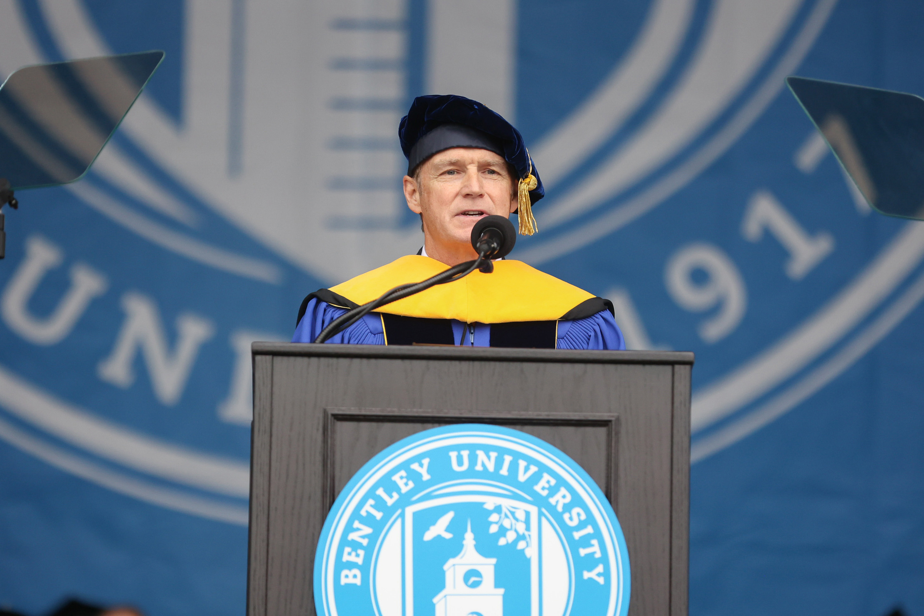 Joe Preston delivers the commencement keynote address 