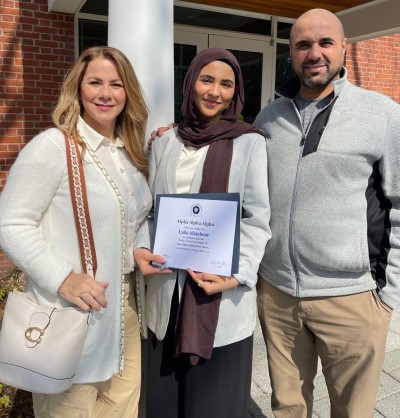 Laila Altanbour ’25 poses outside of the La Cava building with her mother and father.