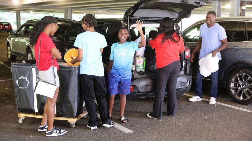 Family unpacking car to drop off Class of 2028 student to Bentley